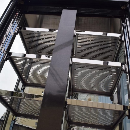 Usine direct Black personnalisé de bœuf importée des quatre côtés d'écran en verre du congélateur 