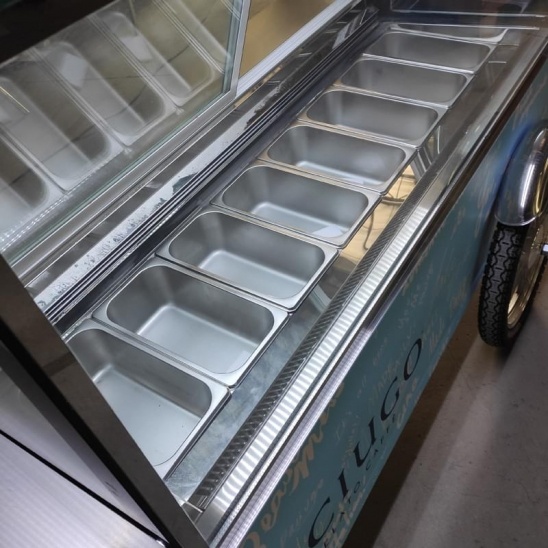 Unique et personnalisée dans la ligne 8 plateaux mobiles de la glace à la crème d'affichage panier de congélateur 