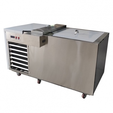 La glace transparente faisant la machine
